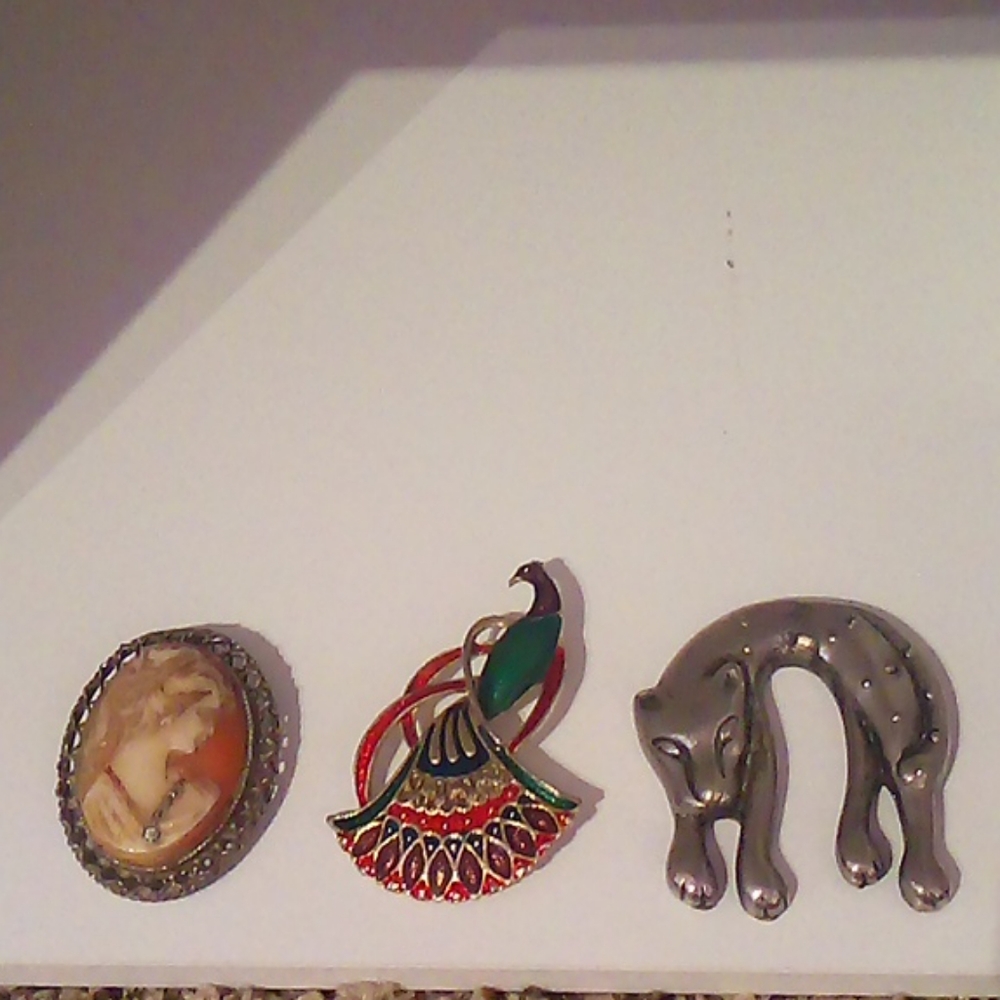 Broaches